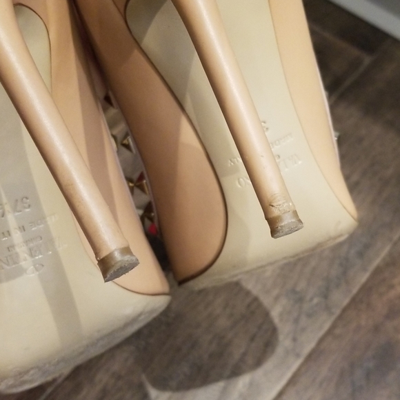Authentic Valentino RockStud heels - Picture 5 of 7
